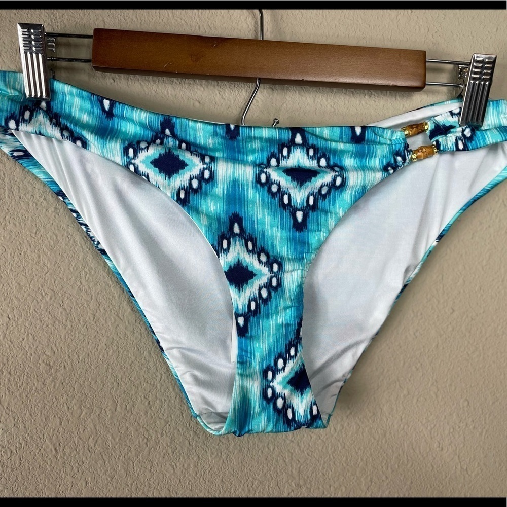 A. Che blue white Winslet‎ Hipster Apollo Bay binkini bottoms, sz L, NWT